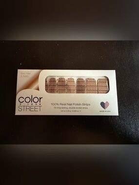 Color Street Dinner in London Nail Polish Strips